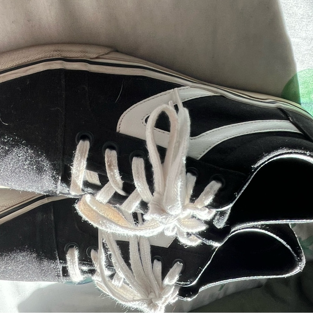 Time and Tru Black and White Athletic Shoes 7.5 Memory Foam - Picture 3 of 8